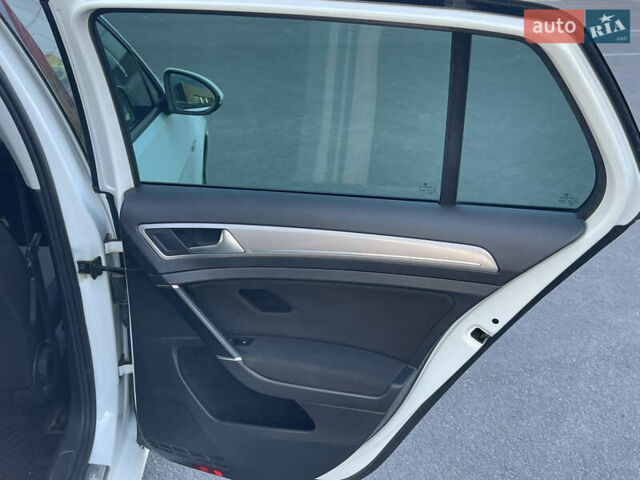 Белый Фольксваген e-Golf, объемом двигателя 0 л и пробегом 202 тыс. км за 8700 $, фото 12 на Automoto.ua