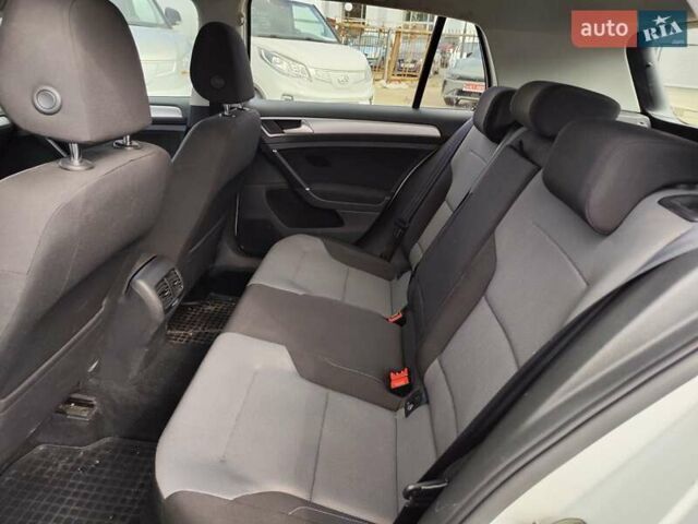 Білий Фольксваген e-Golf, об'ємом двигуна 0 л та пробігом 104 тис. км за 9199 $, фото 16 на Automoto.ua