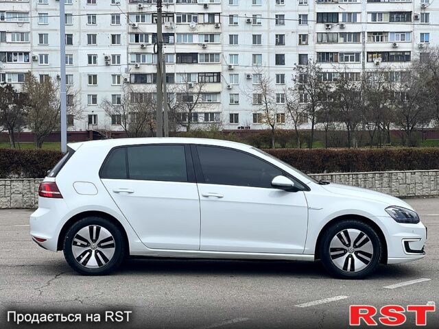 Белый Фольксваген e-Golf, объемом двигателя 0 л и пробегом 150 тыс. км за 13500 $, фото 4 на Automoto.ua