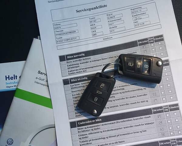 Белый Фольксваген e-Golf, объемом двигателя 0 л и пробегом 130 тыс. км за 8999 $, фото 119 на Automoto.ua