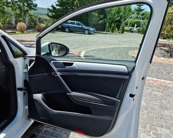 Білий Фольксваген e-Golf, об'ємом двигуна 0 л та пробігом 100 тис. км за 9300 $, фото 39 на Automoto.ua