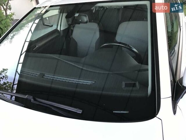 Белый Фольксваген e-Golf, объемом двигателя 0 л и пробегом 136 тыс. км за 9500 $, фото 16 на Automoto.ua