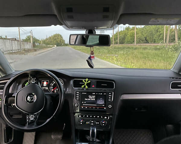 Белый Фольксваген e-Golf, объемом двигателя 0 л и пробегом 95 тыс. км за 8400 $, фото 25 на Automoto.ua