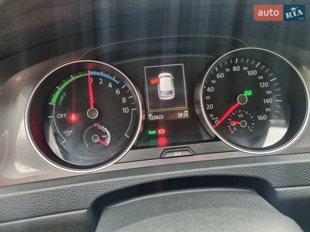 Белый Фольксваген e-Golf, объемом двигателя 0 л и пробегом 122 тыс. км за 7799 $, фото 27 на Automoto.ua