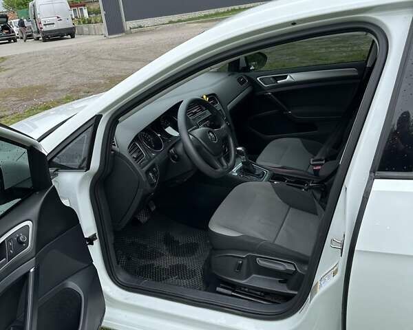 Белый Фольксваген e-Golf, объемом двигателя 0 л и пробегом 68 тыс. км за 8900 $, фото 29 на Automoto.ua