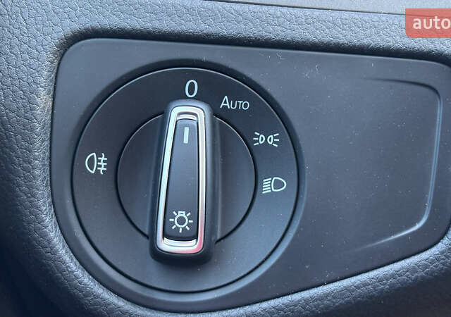 Белый Фольксваген e-Golf, объемом двигателя 0 л и пробегом 124 тыс. км за 8600 $, фото 31 на Automoto.ua