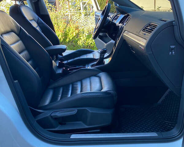 Белый Фольксваген e-Golf, объемом двигателя 0 л и пробегом 118 тыс. км за 9999 $, фото 10 на Automoto.ua