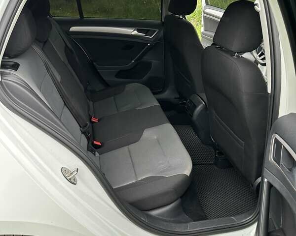 Белый Фольксваген e-Golf, объемом двигателя 0 л и пробегом 68 тыс. км за 8900 $, фото 32 на Automoto.ua
