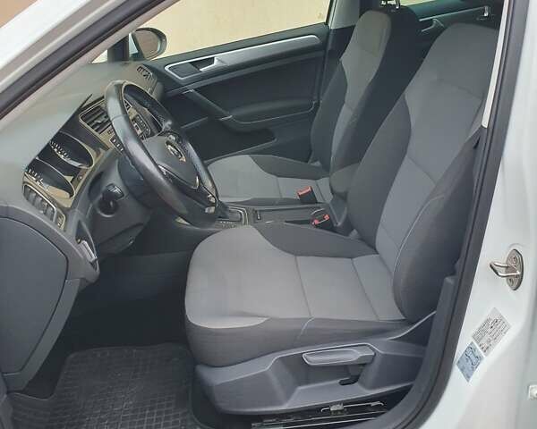 Белый Фольксваген e-Golf, объемом двигателя 0 л и пробегом 130 тыс. км за 8999 $, фото 50 на Automoto.ua