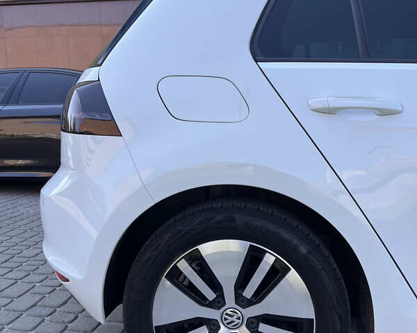 Белый Фольксваген e-Golf, объемом двигателя 0 л и пробегом 102 тыс. км за 9900 $, фото 16 на Automoto.ua