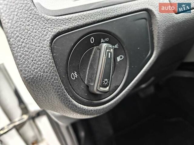 Белый Фольксваген e-Golf, объемом двигателя 0 л и пробегом 148 тыс. км за 7500 $, фото 23 на Automoto.ua