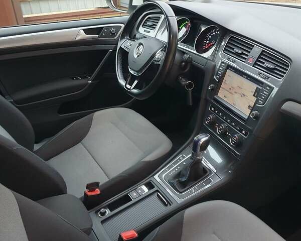 Белый Фольксваген e-Golf, объемом двигателя 0 л и пробегом 130 тыс. км за 8999 $, фото 71 на Automoto.ua