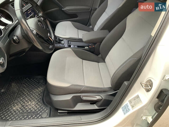 Белый Фольксваген e-Golf, объемом двигателя 0 л и пробегом 142 тыс. км за 8100 $, фото 88 на Automoto.ua