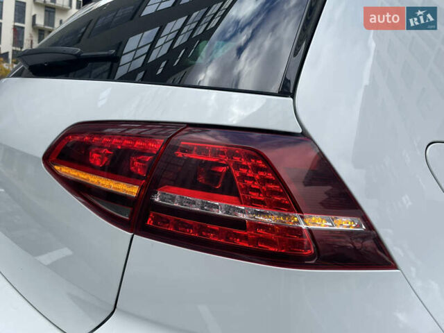 Белый Фольксваген e-Golf, объемом двигателя 0 л и пробегом 91 тыс. км за 8570 $, фото 18 на Automoto.ua