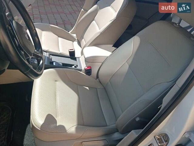 Белый Фольксваген e-Golf, объемом двигателя 0 л и пробегом 125 тыс. км за 8555 $, фото 1 на Automoto.ua