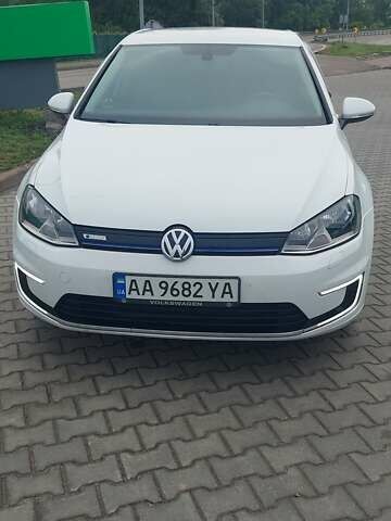Белый Фольксваген e-Golf, объемом двигателя 0 л и пробегом 125 тыс. км за 9000 $, фото 4 на Automoto.ua