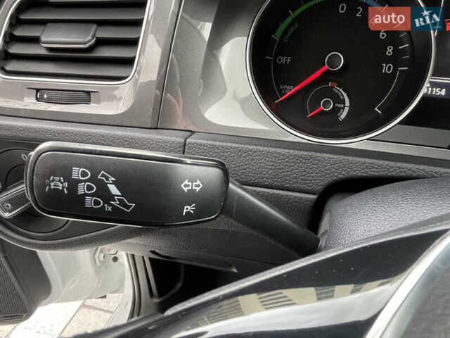 Белый Фольксваген e-Golf, объемом двигателя 0 л и пробегом 91 тыс. км за 8570 $, фото 42 на Automoto.ua