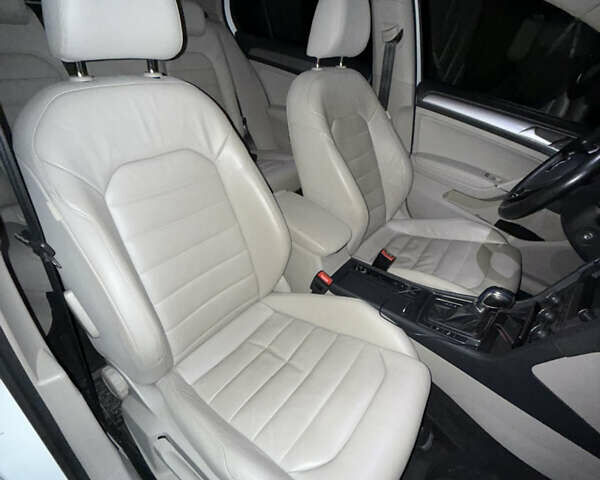 Белый Фольксваген e-Golf, объемом двигателя 0 л и пробегом 119 тыс. км за 9000 $, фото 5 на Automoto.ua