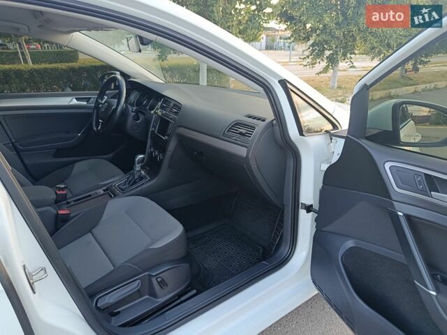 Белый Фольксваген e-Golf, объемом двигателя 0 л и пробегом 117 тыс. км за 9000 $, фото 9 на Automoto.ua