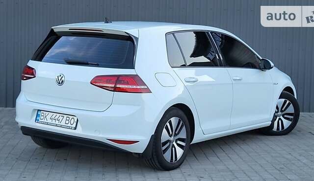 Белый Фольксваген e-Golf, объемом двигателя 0 л и пробегом 152 тыс. км за 12999 $, фото 6 на Automoto.ua