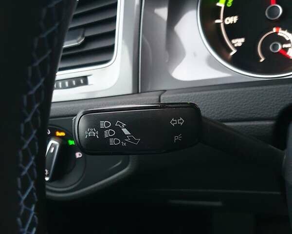 Белый Фольксваген e-Golf, объемом двигателя 0 л и пробегом 130 тыс. км за 8999 $, фото 107 на Automoto.ua