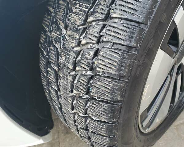 Белый Фольксваген e-Golf, объемом двигателя 0 л и пробегом 150 тыс. км за 9300 $, фото 1 на Automoto.ua