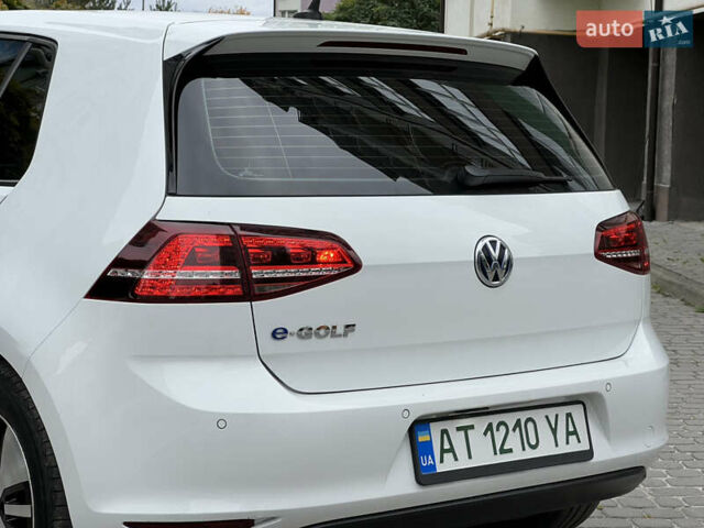 Белый Фольксваген e-Golf, объемом двигателя 0 л и пробегом 142 тыс. км за 7950 $, фото 16 на Automoto.ua