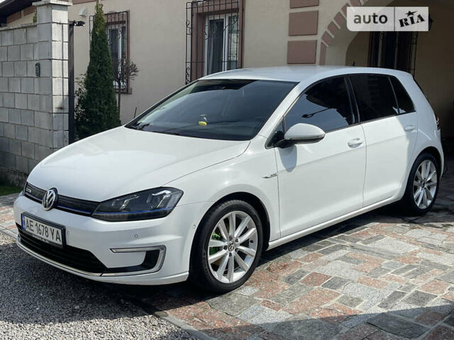 Белый Фольксваген e-Golf, объемом двигателя 0 л и пробегом 150 тыс. км за 12300 $, фото 1 на Automoto.ua