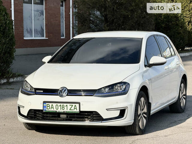 Белый Фольксваген e-Golf, объемом двигателя 0 л и пробегом 106 тыс. км за 11200 $, фото 16 на Automoto.ua