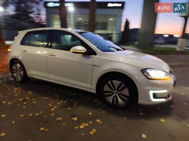 Белый Фольксваген e-Golf, объемом двигателя 0 л и пробегом 69 тыс. км за 9499 $, фото 1 на Automoto.ua