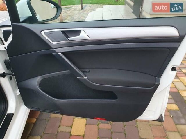 Белый Фольксваген e-Golf, объемом двигателя 0 л и пробегом 130 тыс. км за 8999 $, фото 68 на Automoto.ua