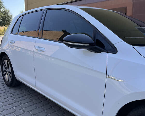 Белый Фольксваген e-Golf, объемом двигателя 0 л и пробегом 102 тыс. км за 9900 $, фото 19 на Automoto.ua
