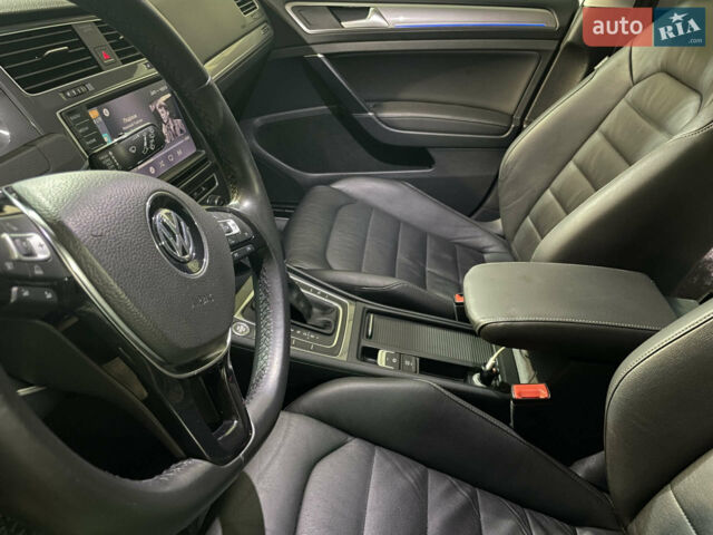 Белый Фольксваген e-Golf, объемом двигателя 0 л и пробегом 175 тыс. км за 10200 $, фото 15 на Automoto.ua