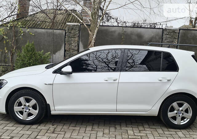 Білий Фольксваген e-Golf, об'ємом двигуна 0 л та пробігом 106 тис. км за 12300 $, фото 54 на Automoto.ua