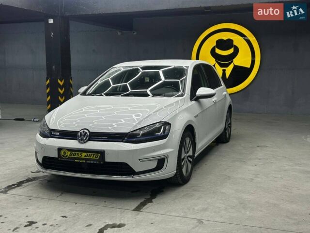 Белый Фольксваген e-Golf, объемом двигателя 0 л и пробегом 130 тыс. км за 11600 $, фото 2 на Automoto.ua
