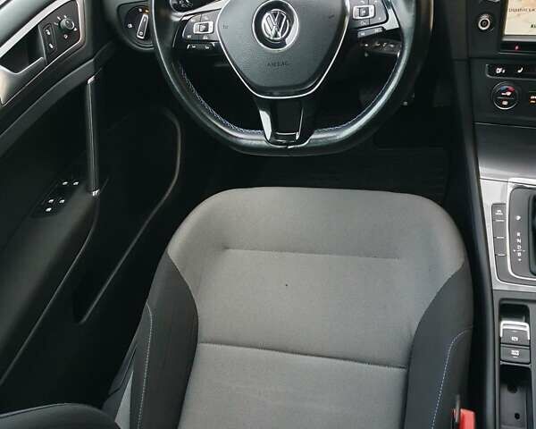 Белый Фольксваген e-Golf, объемом двигателя 0 л и пробегом 130 тыс. км за 8999 $, фото 99 на Automoto.ua