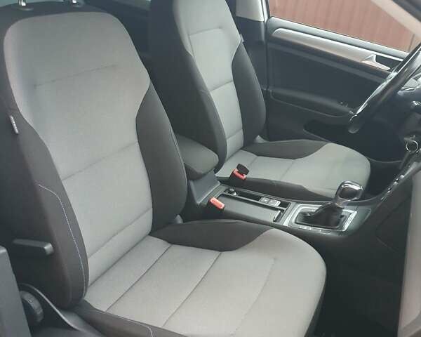 Белый Фольксваген e-Golf, объемом двигателя 0 л и пробегом 130 тыс. км за 8999 $, фото 70 на Automoto.ua