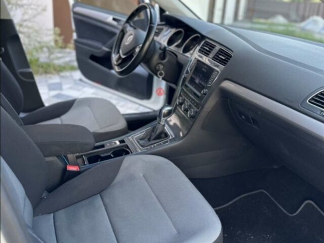Белый Фольксваген e-Golf, объемом двигателя 0 л и пробегом 106 тыс. км за 10400 $, фото 10 на Automoto.ua