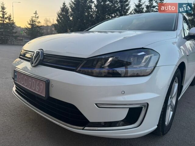 Белый Фольксваген e-Golf, объемом двигателя 0 л и пробегом 101 тыс. км за 9200 $, фото 23 на Automoto.ua