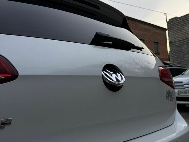 Белый Фольксваген e-Golf, объемом двигателя 0 л и пробегом 104 тыс. км за 10900 $, фото 13 на Automoto.ua