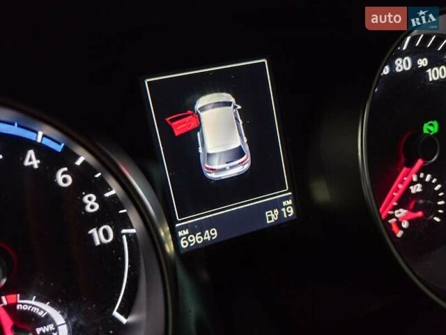 Белый Фольксваген e-Golf, объемом двигателя 0 л и пробегом 69 тыс. км за 9499 $, фото 24 на Automoto.ua