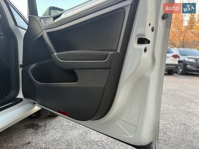 Белый Фольксваген e-Golf, объемом двигателя 0 л и пробегом 135 тыс. км за 8000 $, фото 11 на Automoto.ua