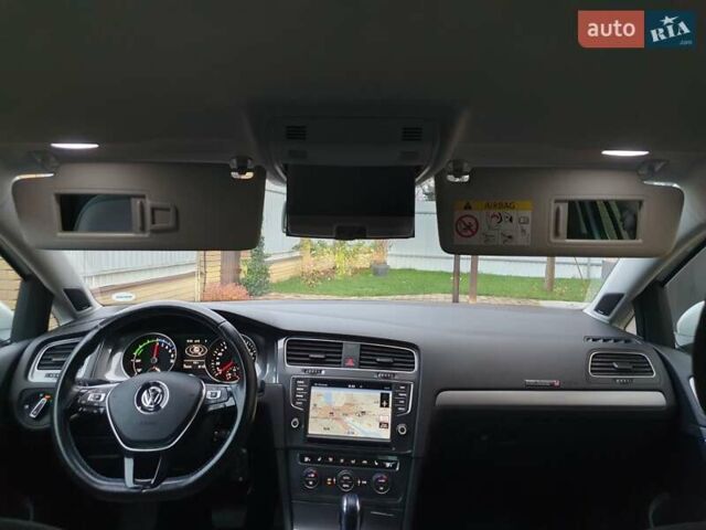 Белый Фольксваген e-Golf, объемом двигателя 0 л и пробегом 130 тыс. км за 8999 $, фото 102 на Automoto.ua