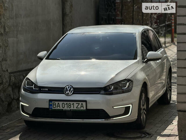 Белый Фольксваген e-Golf, объемом двигателя 0 л и пробегом 106 тыс. км за 11200 $, фото 33 на Automoto.ua