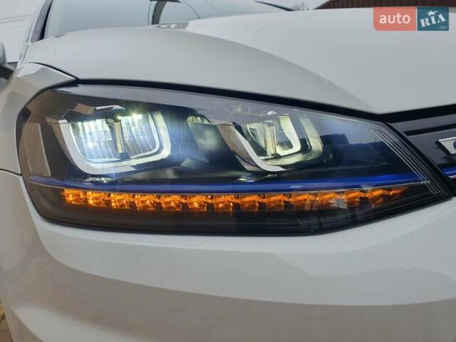 Белый Фольксваген e-Golf, объемом двигателя 0 л и пробегом 128 тыс. км за 8999 $, фото 31 на Automoto.ua