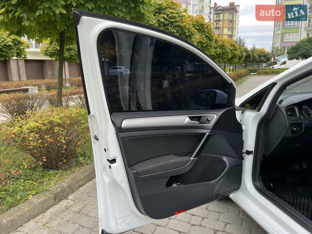 Белый Фольксваген e-Golf, объемом двигателя 0 л и пробегом 142 тыс. км за 7950 $, фото 28 на Automoto.ua