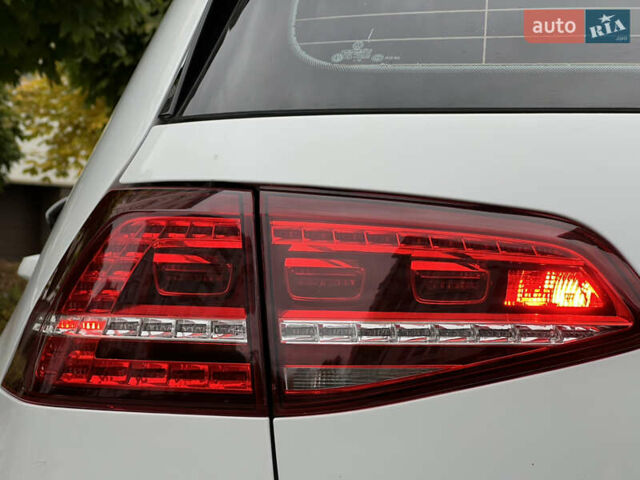 Белый Фольксваген e-Golf, объемом двигателя 0 л и пробегом 142 тыс. км за 7950 $, фото 24 на Automoto.ua