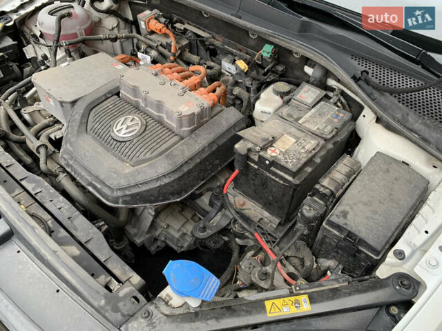 Білий Фольксваген e-Golf, об'ємом двигуна 0 л та пробігом 142 тис. км за 7999 $, фото 99 на Automoto.ua