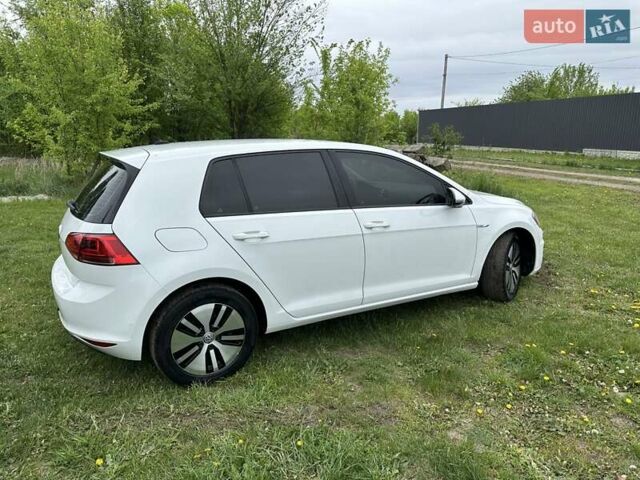 Белый Фольксваген e-Golf, объемом двигателя 0 л и пробегом 68 тыс. км за 8900 $, фото 11 на Automoto.ua