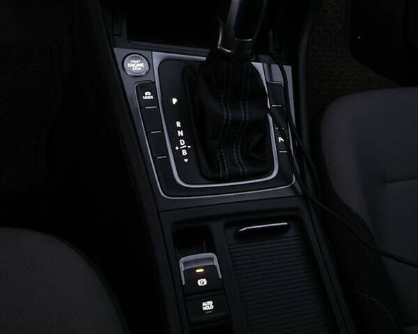Белый Фольксваген e-Golf, объемом двигателя 0 л и пробегом 95 тыс. км за 8400 $, фото 23 на Automoto.ua